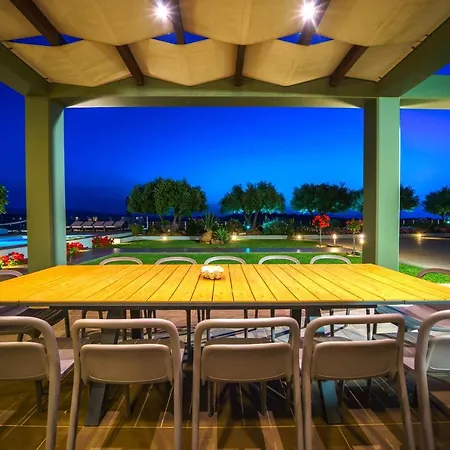 Mythic Olive One Floor Villa-amazing View-heated Poll Vila