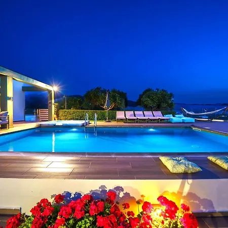 Mythic Olive One Floor Villa-amazing View-heated Poll Vila *